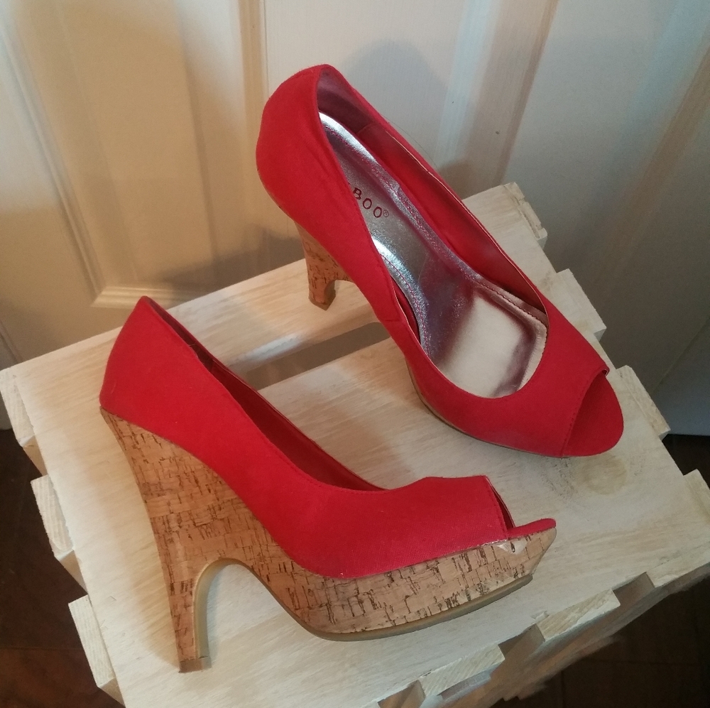 Womens sandals, Bamboo, Size 7.5, Red